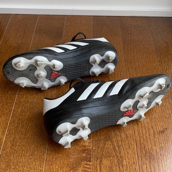 ADIDAS SOCCER SHOES - Picture 2 of 4